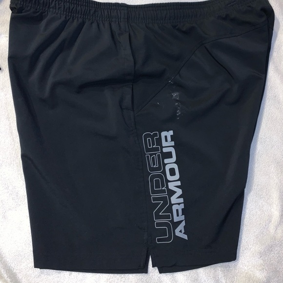 Men’s Under Amour Shorts - Picture 3 of 3